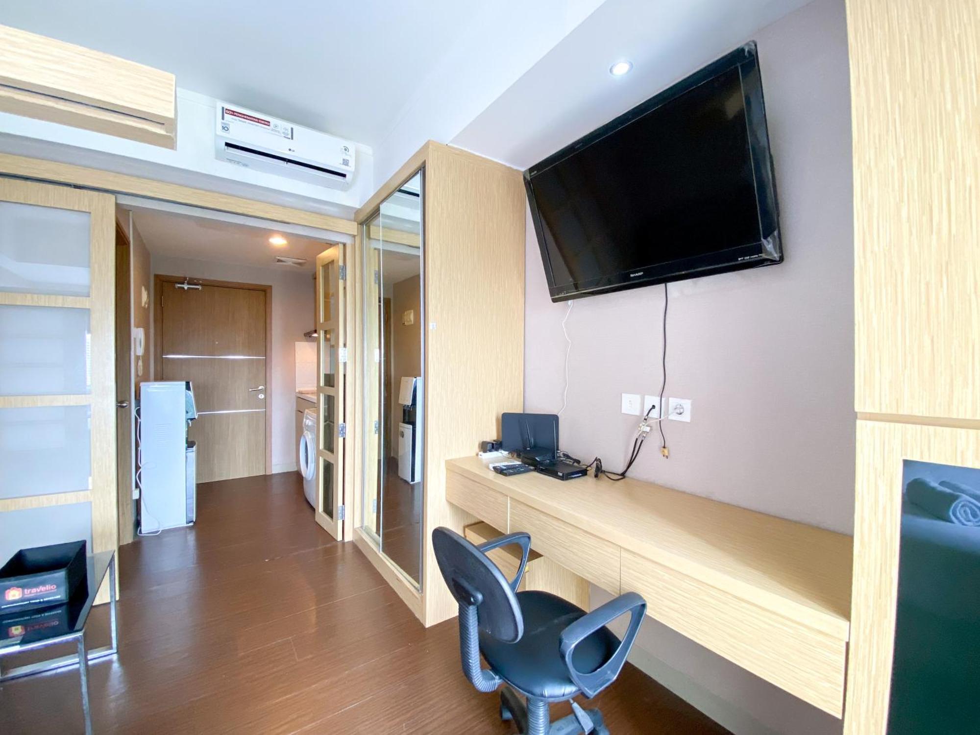 Cozy And At The Oasis Cikarang By Travelio Apartemen *