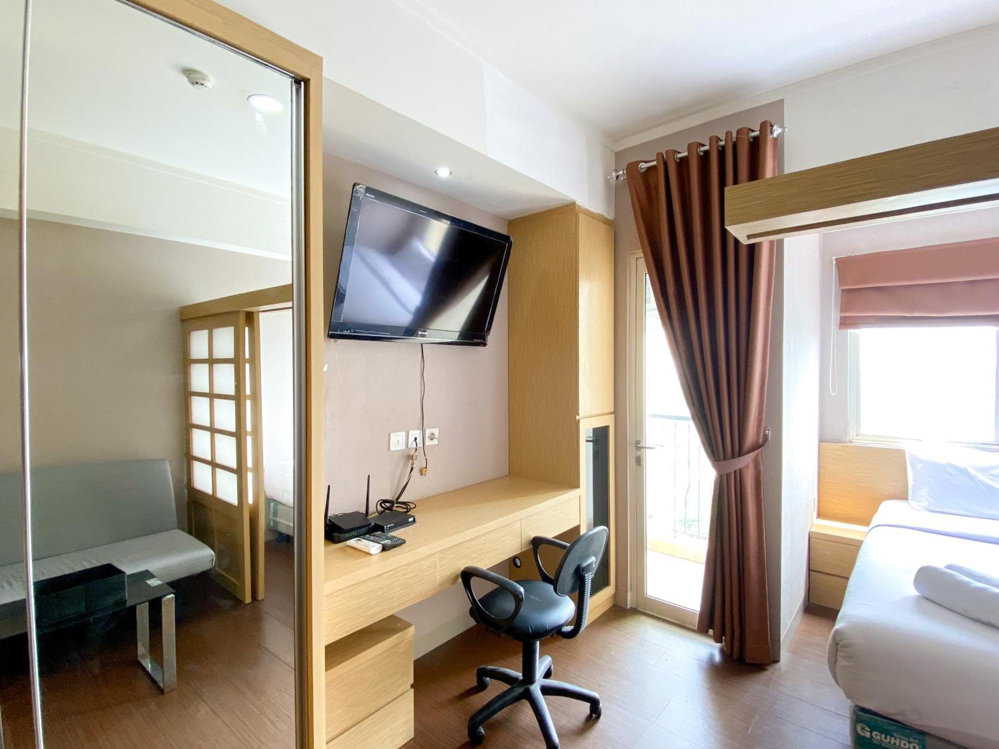Cozy And At The Oasis Cikarang By Travelio Apartemen Bekasi